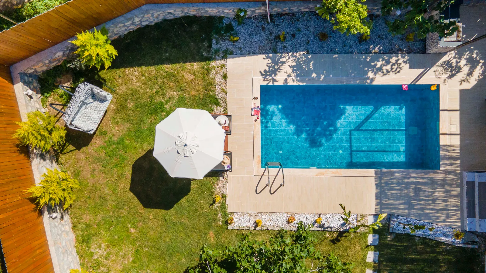 Villa In Love — kapak fotoğrafı